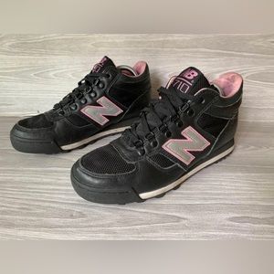 New Balance 710 Womens Size 9.5 US Gray Pink Hiking Trail Shoes Boots.